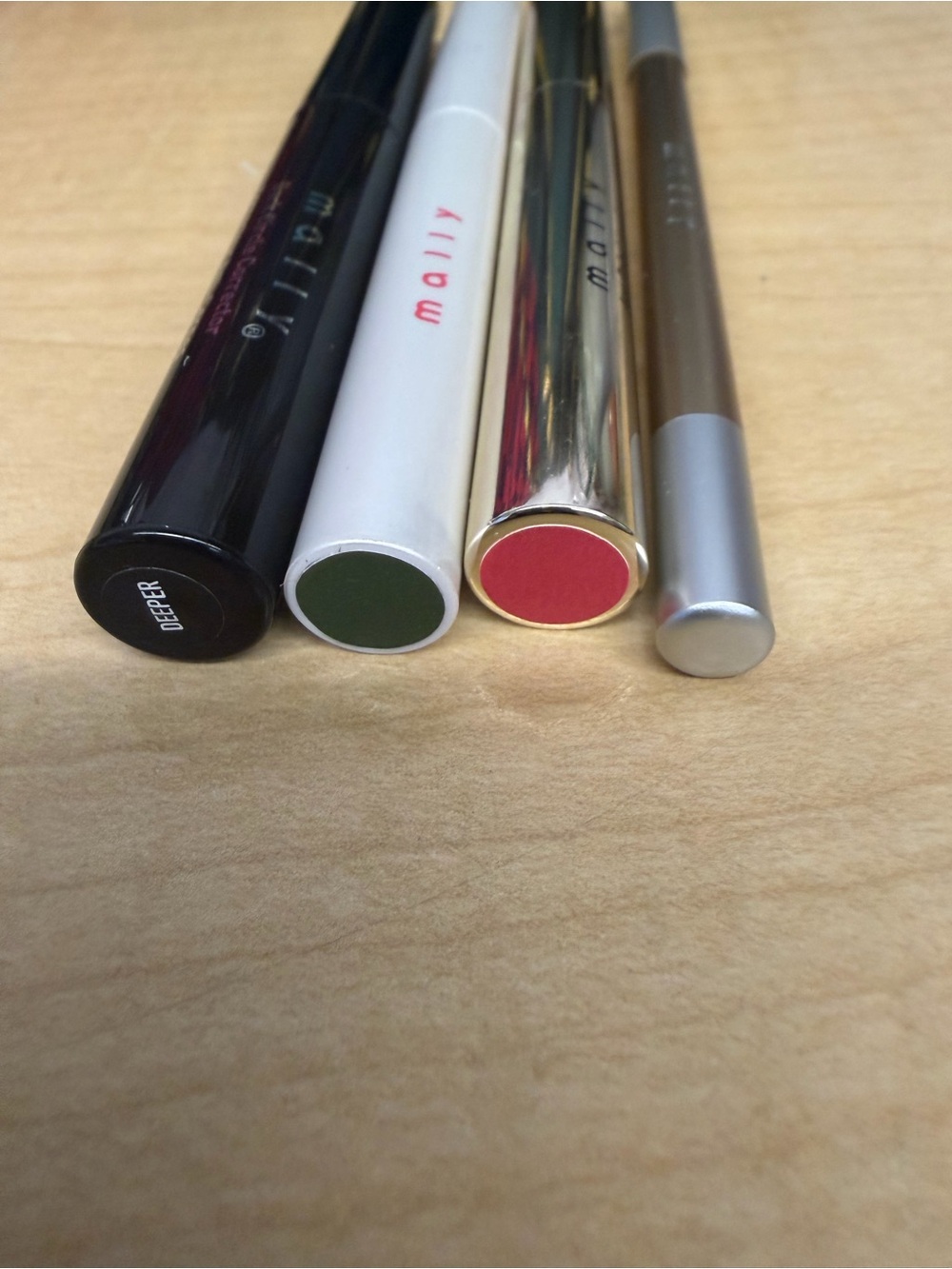4 MALLY dark circle corrector MALLY green eye shadow,MALLY lip color,Nude pencil - Picture 3 of 15
